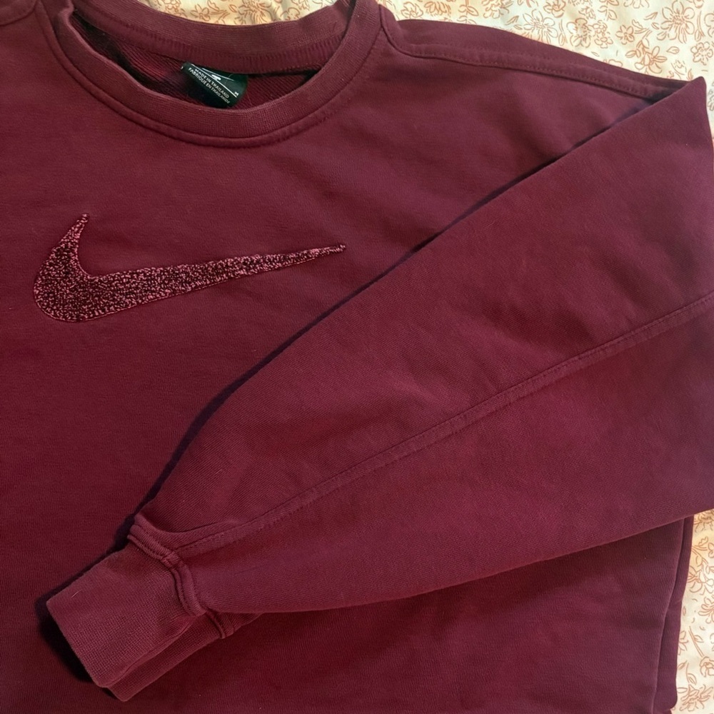 Nike Dri-FIT Get Fit Women's Cropped Swoosh Training Crew Size M Burgundy - Picture 10 of 10